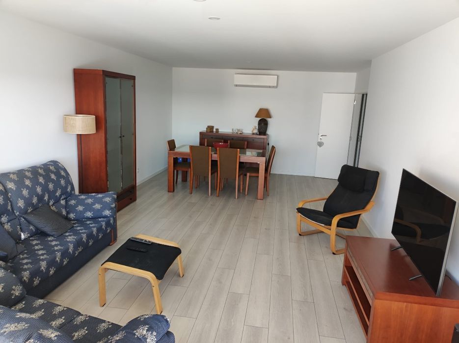 Móveis de sala em madeira massissa em  excelente estado.