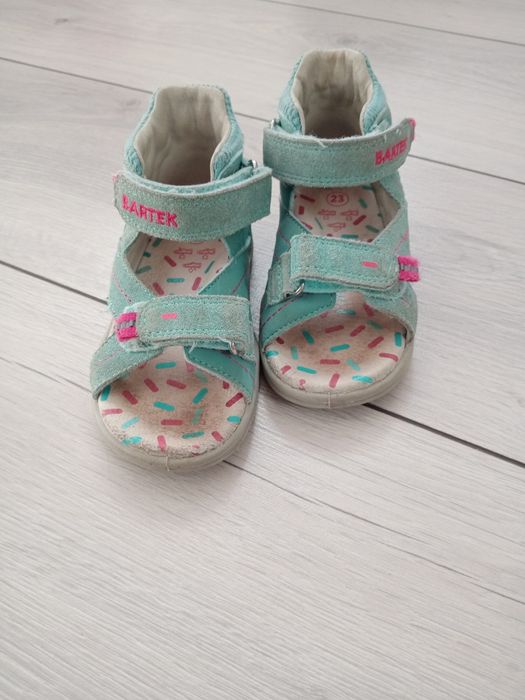 Sandałki dla dziewczynki Bartek rozmiar 23