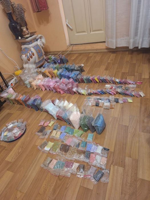 Продам бісер різного кольору