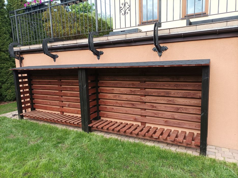 Duża drewniana Drewutnia