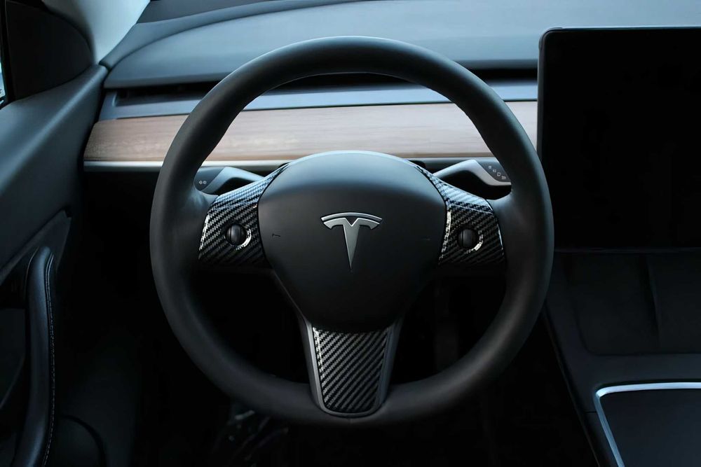 Tesla Model Y Long Range      2023