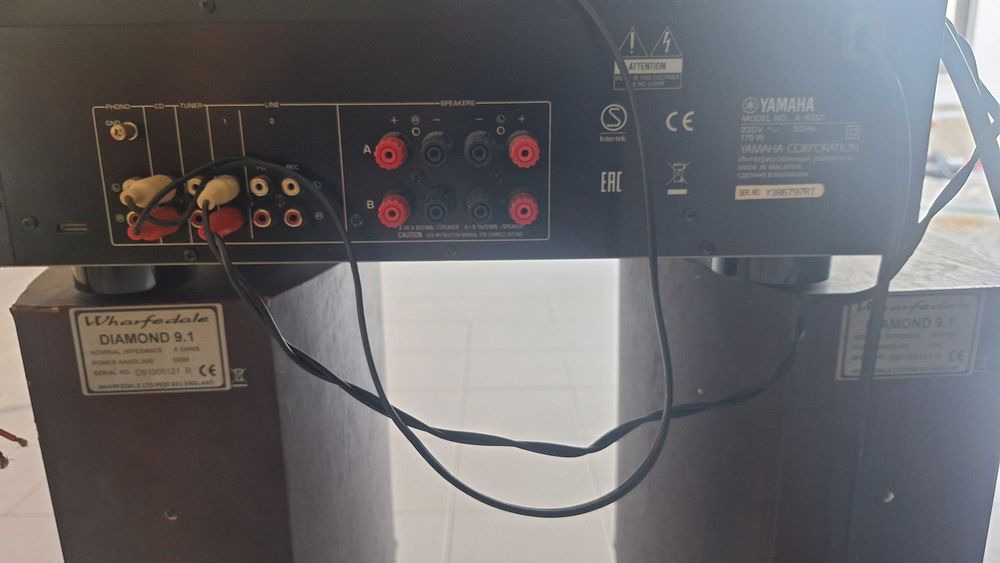 Yamaha Amplifier A S201 com 2 colunas