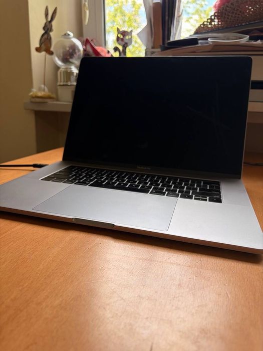 MacBook Pro 15” 2018 – Intel Core i7 | 16 GB RAM | 256 GB SSD | Excelente estado