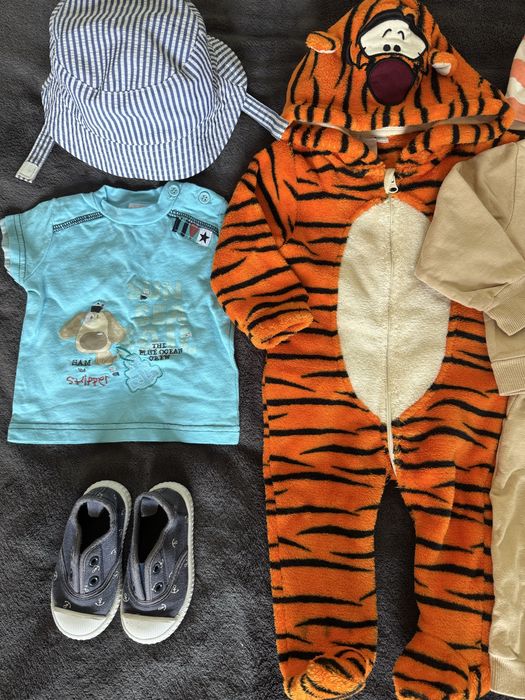 Zestaw ubranek 68 + buty rozm. 20 | kombinezon, buciki, body, czapki