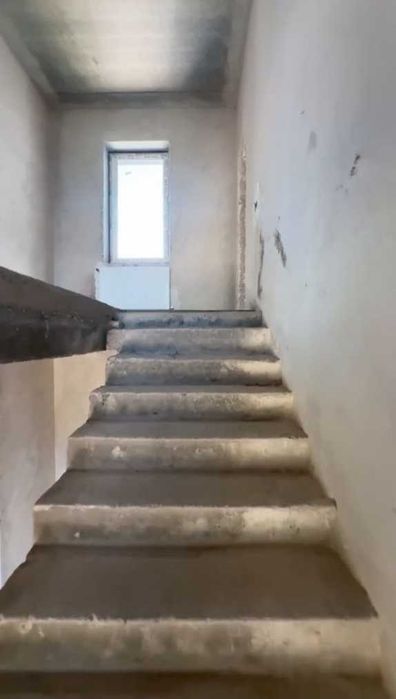 Будинок з сауною, басейном та великою ділянкою!