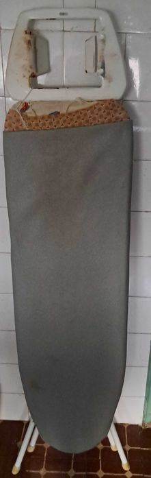 Tábua de passar com algum uso