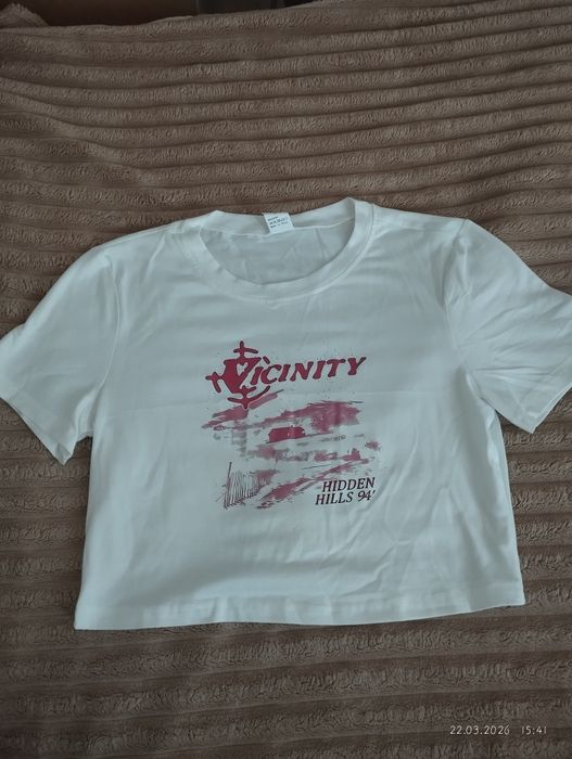 кроп-топ білого кольору