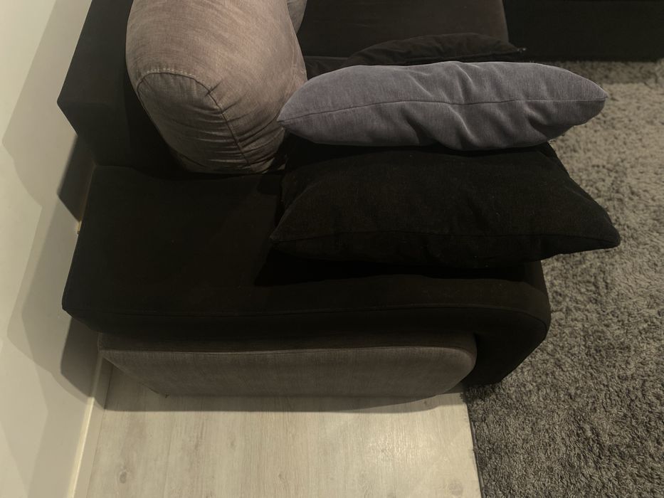 Sofá Preto 3 lugares + Puff