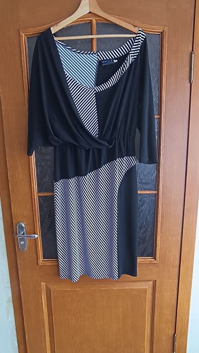 Продам женские платья