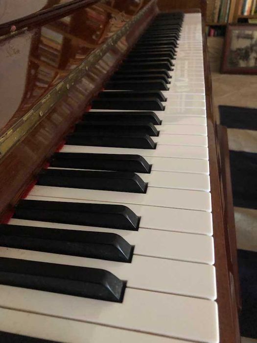 Piano vertical Samick, em muito bom estado