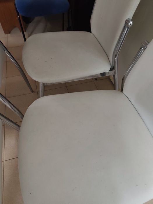 Cadeira imitação pele sala 4