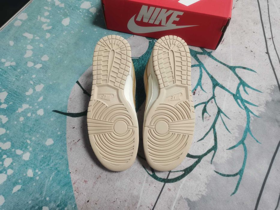 Nike Dunk Low Phantom Metallic Gold 40