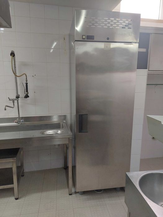 Vende-se 3 Frigorificos Industriais