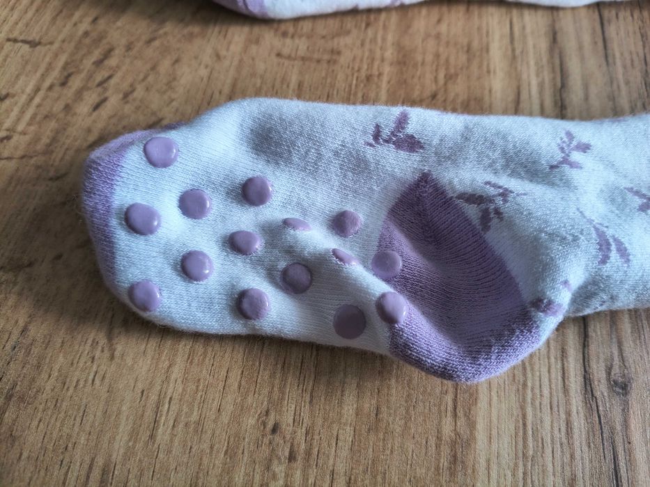 Grube rajstopy z podeszwą antypoślizgową  r. 62-68 cm