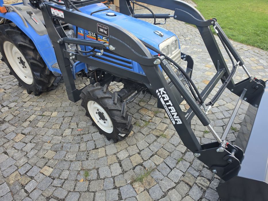 Iseki sial 21 3 cylindry diesel mini traktorek ogrodniczy 4x4