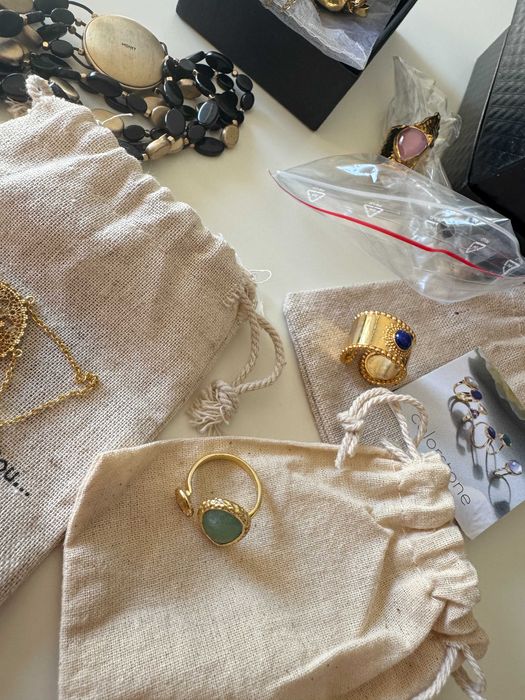 Zestaw biżuterii z kamieniami