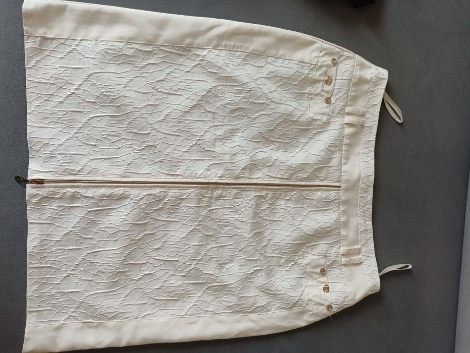 Женская юбка на замке