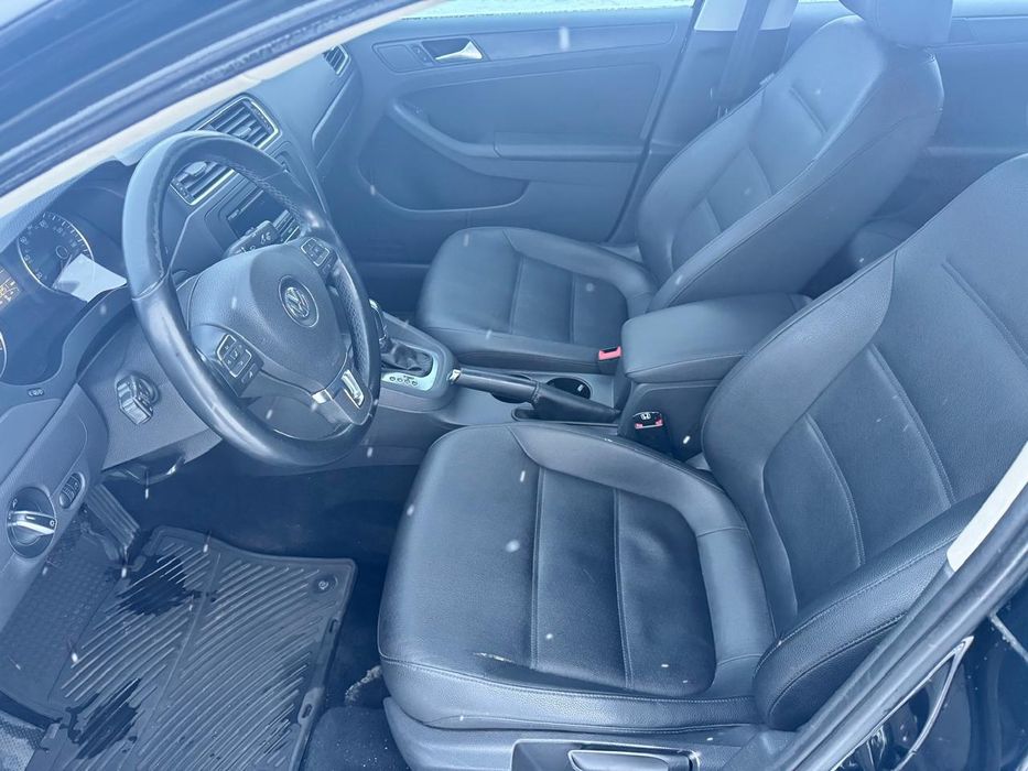 Продам автомобіль Volkswagen Jetta