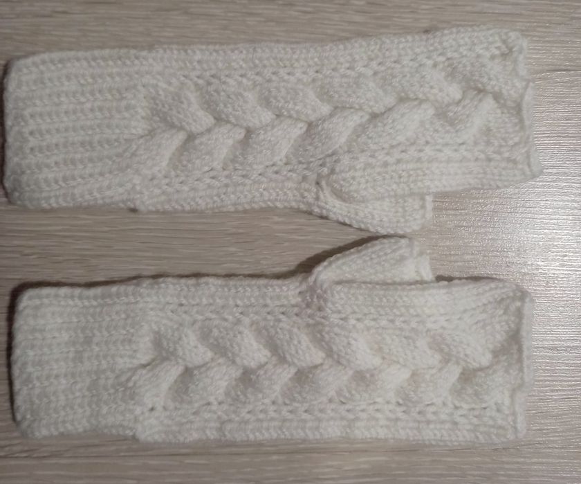 Женские зимние варежки