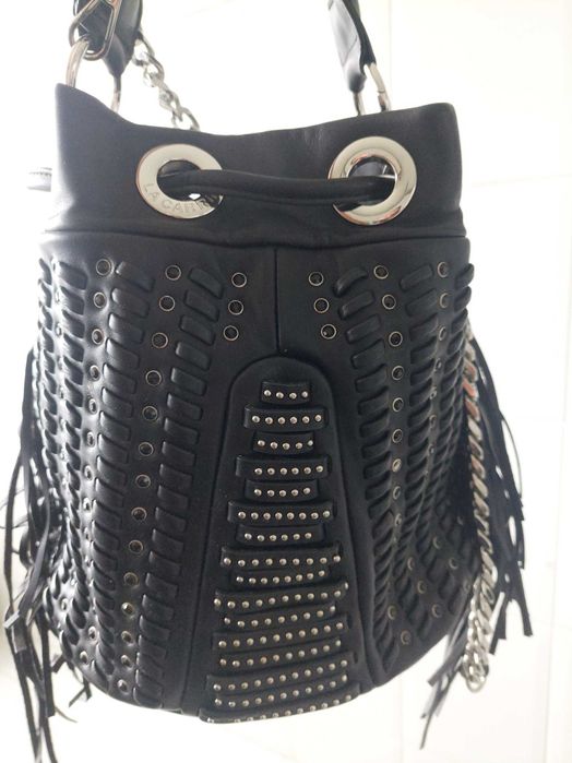 Mala preta em pele da marca La Carrie