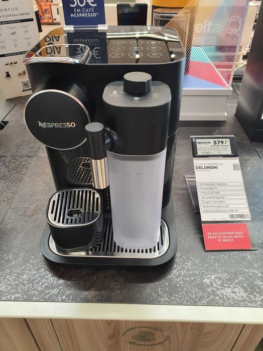 Máquina de café práticamente nova.