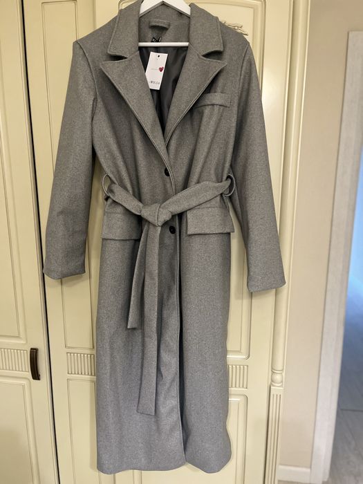 Пальто женское .В сером цвете