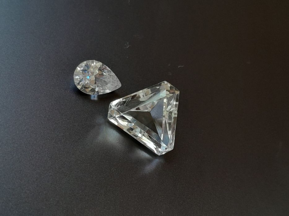 Продам натуральні камінчики з прикрас.