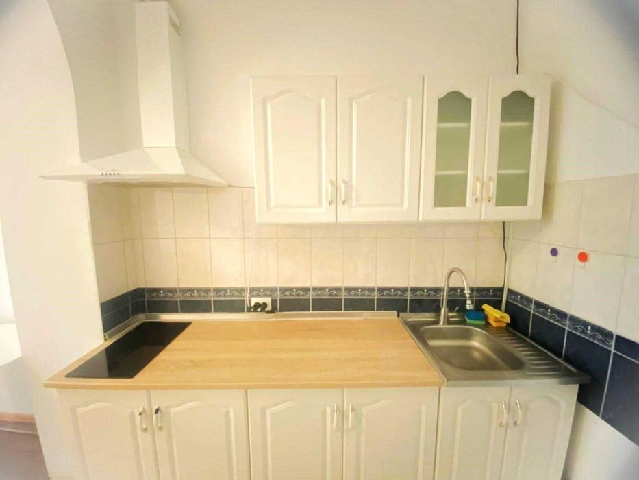 Студія, невисокий поверх,  м Дорогожичі, є ГЕНЕРАТОР