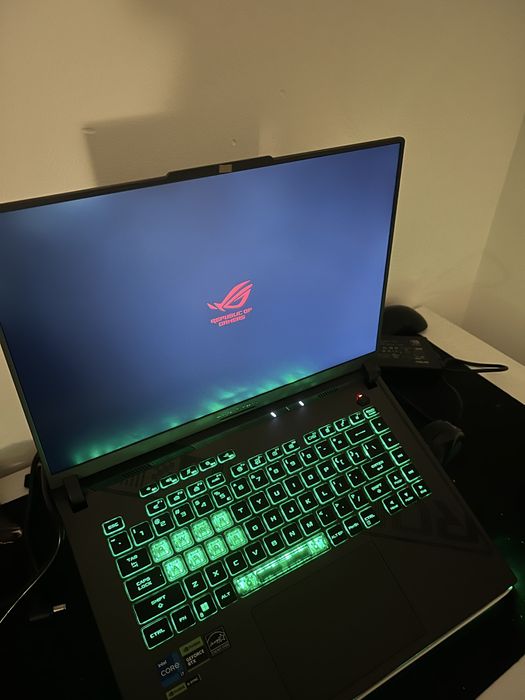 Asus Rog Strix g16 i7-13650hx 16gb Ram 1T SSD Rtx 4060 Win 11