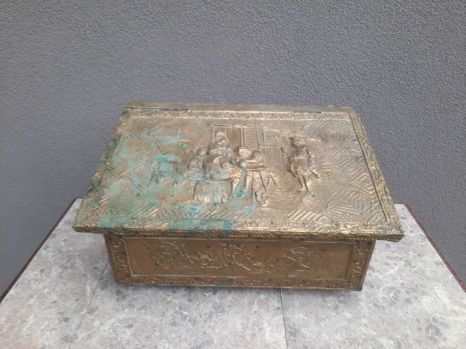 Stara szkatuła kuferek drewno mosiądz karczma