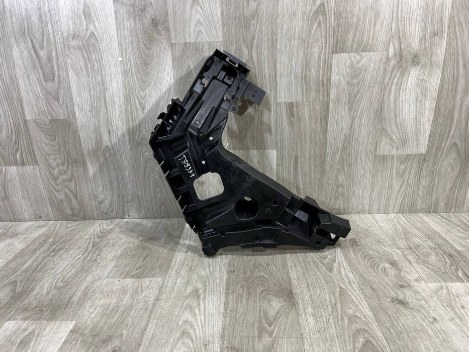 Бампер задний Кронштейн левый Volvo XC40 2 (2017 - 2024 г.) Кріплення