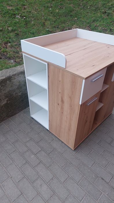 komoda z przewijakiem i regałami