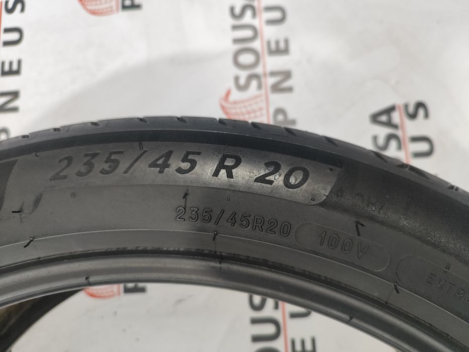 2 pneus semi novos Michelin 235-45R20 - Oferta da entrega