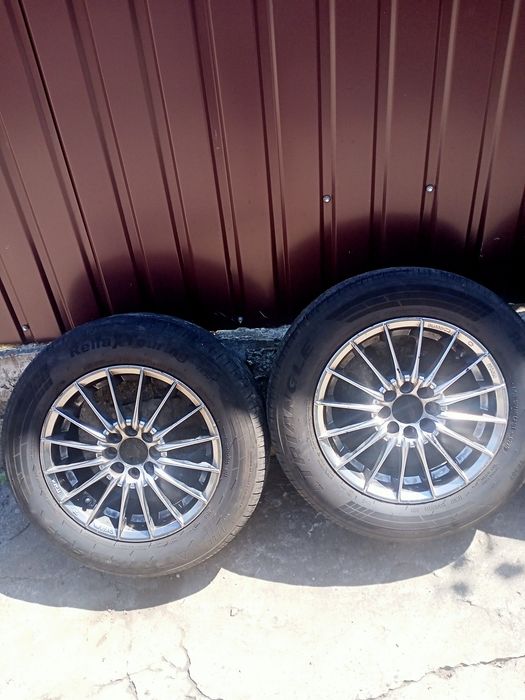 Продам колеса в сборе на литых дисках  R14 разболтовка ( 4*98-4*100 )Вылет ET35 мм DIA 67.1 mm