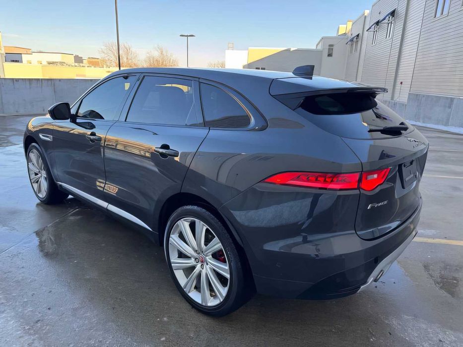 Jaguar F-PACE S      2017