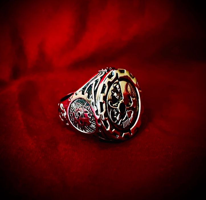 Wspaniały prezent dla mężczyzny Bardzo atrakcyjny męski srebrny sygnet