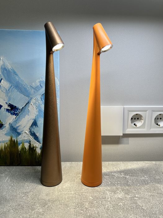 Стильный настольный светильник лампа, акуммуляторный