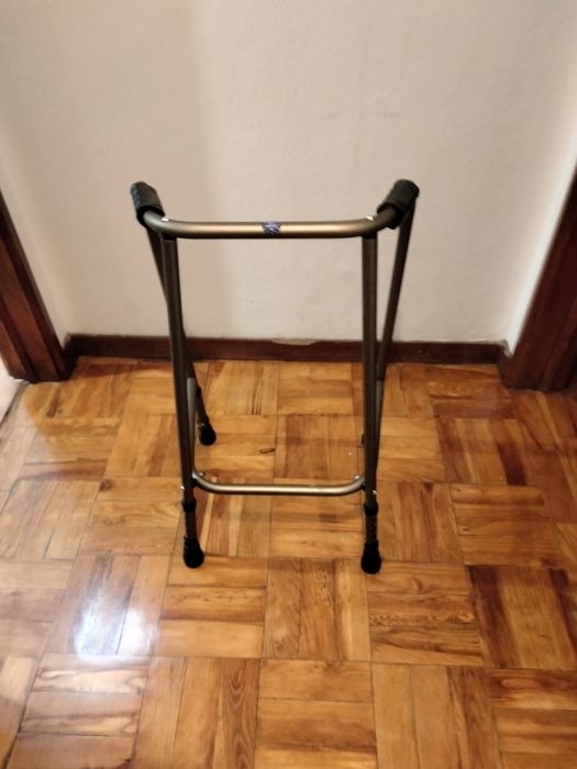 Andarilho para adulto