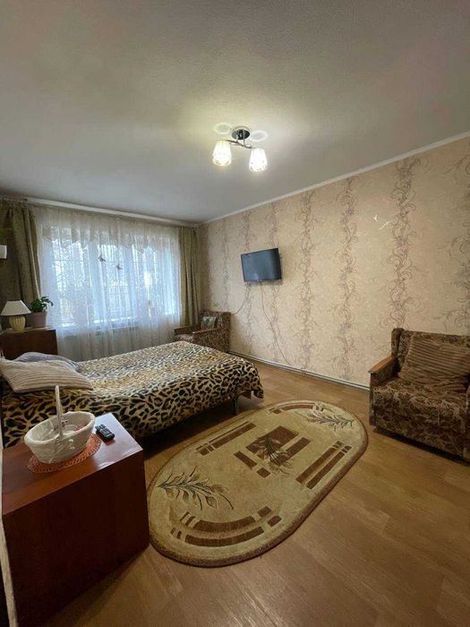 У Центрі селища Буди шикарна 3 кімн. квартира з капітальним ремонтом.