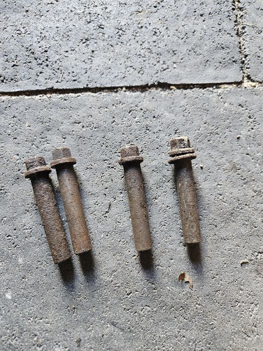 Junak m10 śruby mocowania głowicy