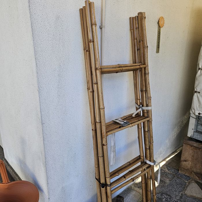 Toalheiro em bambu em escada