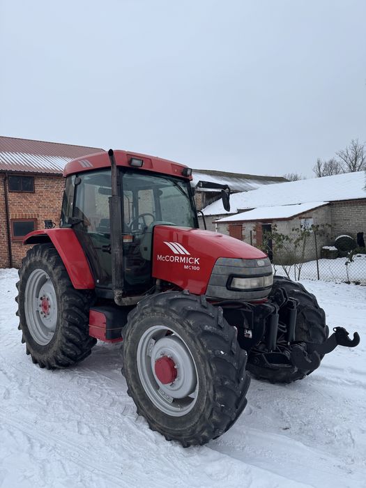 Ciagnik McCormick MC 100, Case