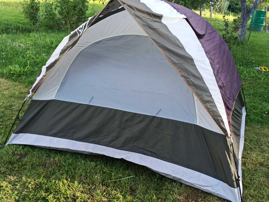 Namiot: Coleman Sundome 7'x7'.