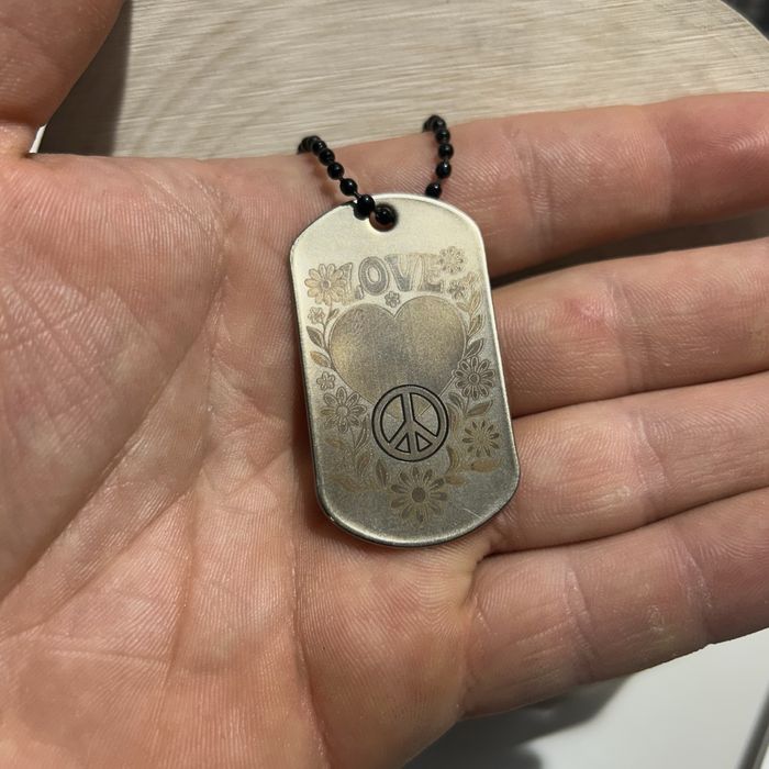Nieśmiertelnik laserowo grawerowany z motywem