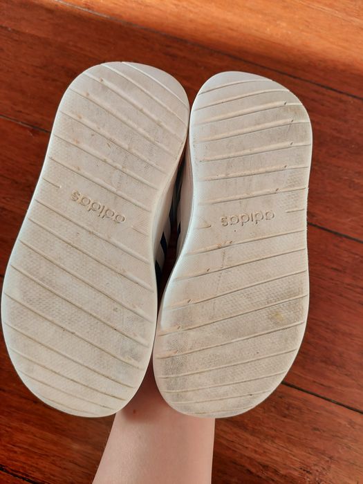 Leciutkie buty dziecięce adidas 25 wsuwane