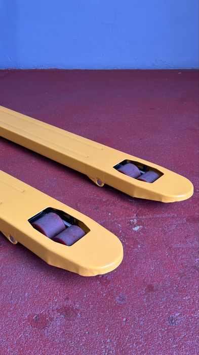 Porta Paletes Manual 2.500kg Borracha