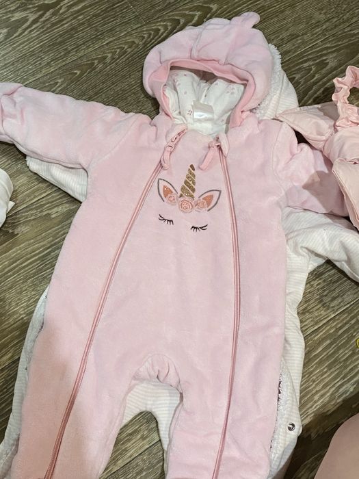 Комбинезон для новожденной девочки и бант на выписку