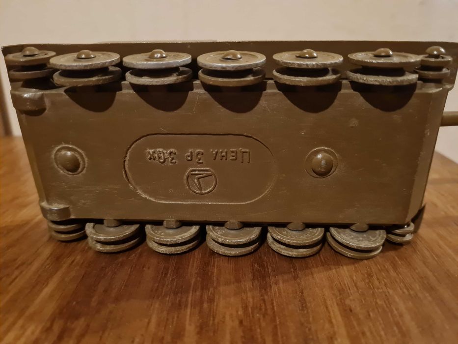 Іграшка танк макет СССР