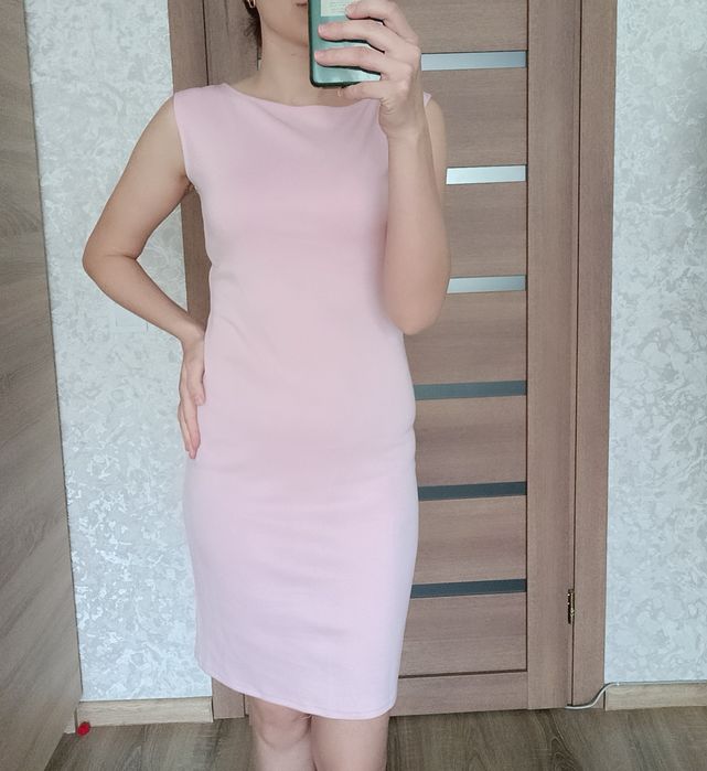 Рожева сукня жіноча