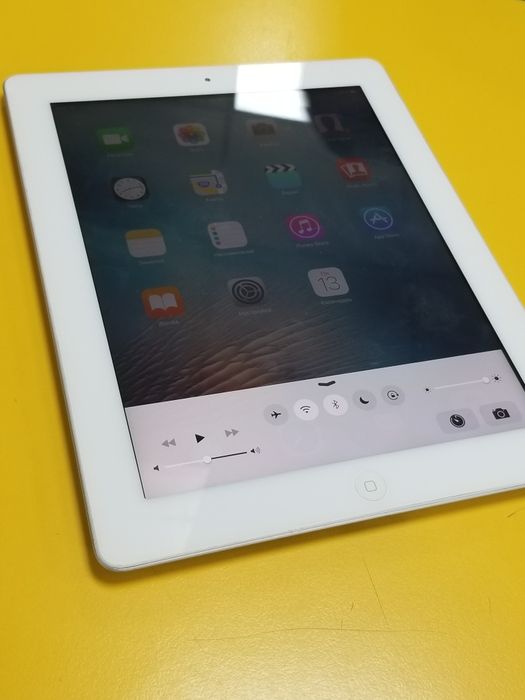 Продам ipad 3 retina экран в хорошем состоянии